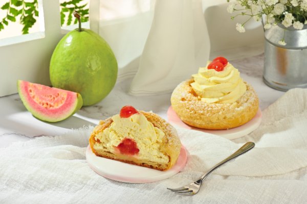 pink guava choux banh su kem oi hong